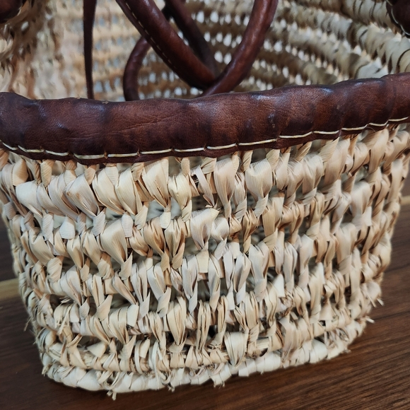 Vintage Woven Wicker Straw Market Large Basket Top Handles Leather Trim - Picture 8 of 14